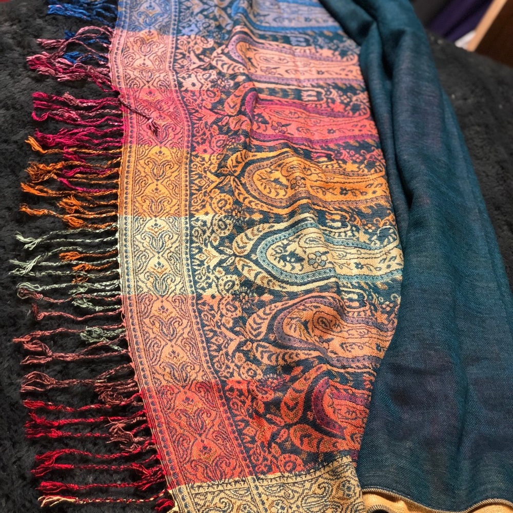 Beautiful Reversible Scarf - Picture 8 of 8